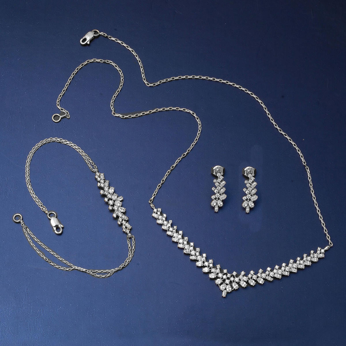Modern Tasarım 14 Ayar Beyaz Altın Hanımeli Set - Görsel 2