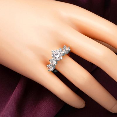 14 Carats Cinq Pierres Blanc Or Bague - 14K - 3.85g - EZ Gold