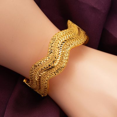 Modern Design 22 Carats Or Manchette Bracelet - 22K - 23g - EZ Gold