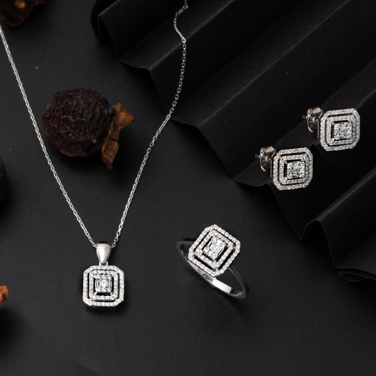 0,87 Karat Baget Pırlantalı Üçlü Set - Görsel 3