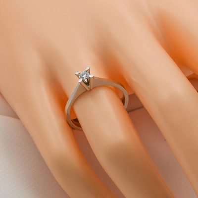 0,11 Karat Tektaş Pırlanta Yüzük - 14K - 2.5g - EZ Gold