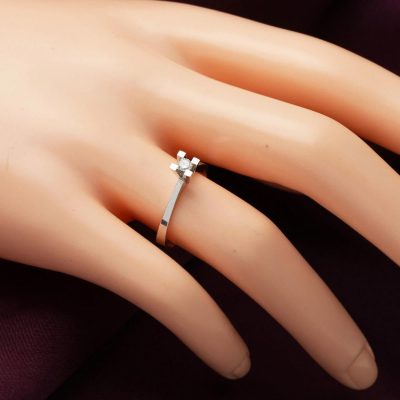 0,10 Karat Takoz Tırnak Tektaş Pırlanta Yüzük - 14K - 2g - EZ Gold